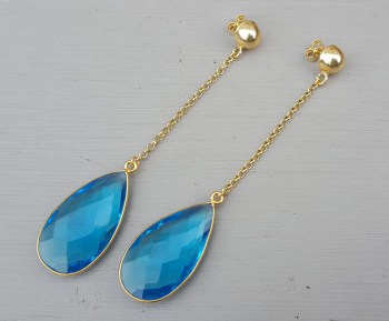 Goud vergulde oorbellen met blauwe Topaas quartz briolet