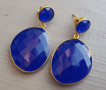 Goud vergulde oorbellen met kobalt blauw Chalcedoon