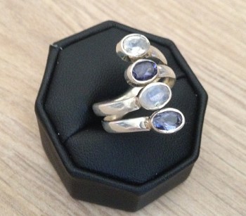 Zilveren edelsteen ring met Ioliet en Maansteen ring maat 18.5