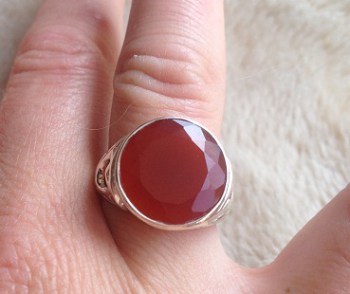 Zilveren edelsteen ring met ronde Carneool ring maat 18 mm.
