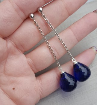 Lange oorbellen met grote Saffier blauwe quartz briolet