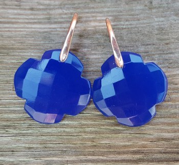 Oorbellen met klaver van kobalt blauw Chalcedoon