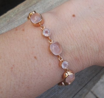 Rosé vergulde armband gezet met cabochon en facet Rozenkwarts