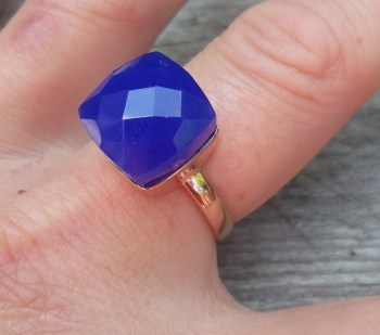 Rosé vergulde ring gezet met blauw Chalcedoon