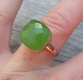 Rosé vergulde ring gezet met appeltjes groene Chalcedoon