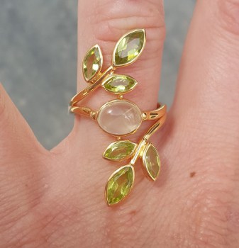 Rosé vergulde ring gezet met Prehniet en Peridot 17.3 mm