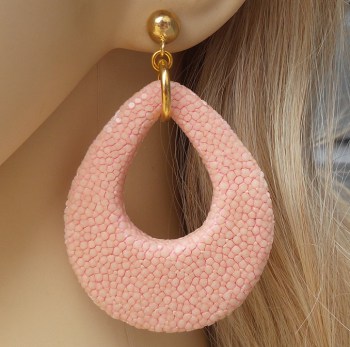 Vergulde oorbellen met druppel van licht roze Roggenleer