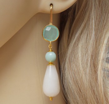 Vergulde oorbellen met witte Jade, Amazoniet en Chalcedoon