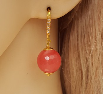 Vergulde oorbellen met Cherry quartz