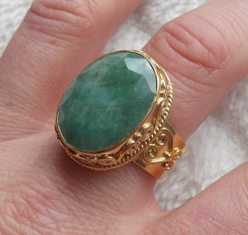 Vergulde zilveren ring met Emerald in bewerkte setting 20 mm
