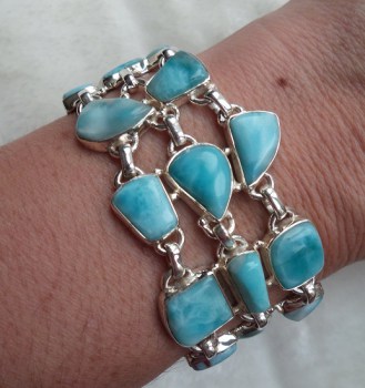 Zilveren armband gezet met Larimar