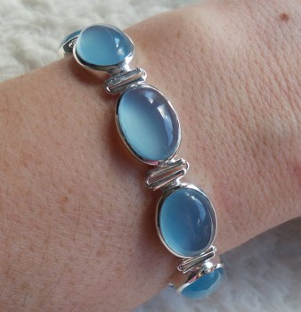 Zilveren armband gezet met ovale Chalcedoon schakels