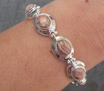 Zilveren armband gezet met Rhodochrosiet