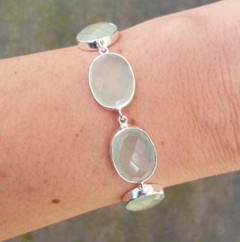 Zilveren armband gezet met ovale facet aqua Chalcedoon schak