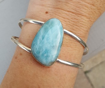 Zilveren armband gezet met grote Larimar