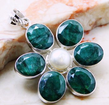 Zilveren edelsteen hanger met Emerald en Parel