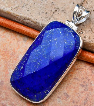 Zilveren edelsteen hanger met facet geslepen Lapis Lazuli