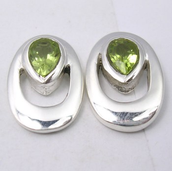 Zilveren edelsteen oorknoppen met facet geslepen Peridot
