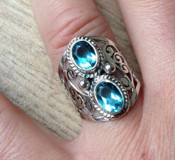 Zilveren edelsteen ring met twee blauwe Topazen 17 mm