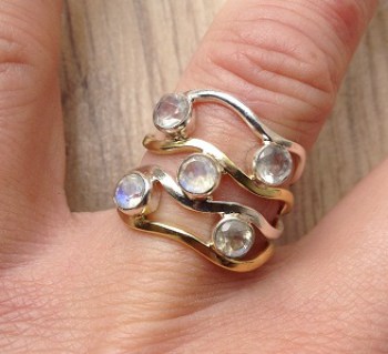 Zilveren edelsteen ring met vijf Maansteentjes maat 17 mm