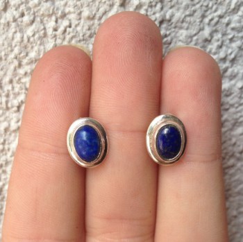 Zilveren edelsteen oorknoppen met Lapis Lazuli