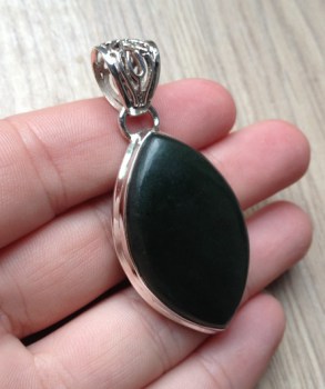 Zilveren edelsteen hanger met groene Jade