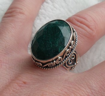 Zilveren edelsteen ring Emerald in bewerkte setting maat 16.5 mm