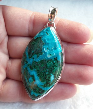 Zilveren grote ovale hanger met Malachiet in Chrysocolla