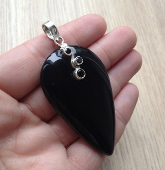 Zilveren hanger met grote druppelvorm zwarte Onyx