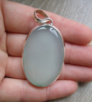 Zilveren hanger gezet met grote ovale aqua Chalcedoon