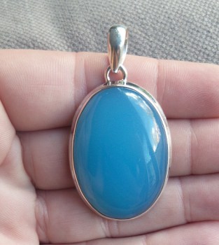 Zilveren hanger gezet met ovale blauwe Chalcedoon