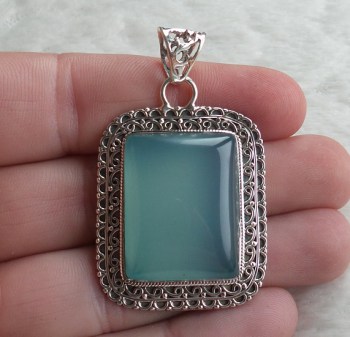 Zilveren hanger rechthoekige aqua Chalcedoon bewerkte setting