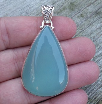 Zilveren hanger gezet met druppelvorm aqua Chalcedoon