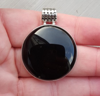 Zilveren hanger met ronde cabochon geslepen zwarte Onyx