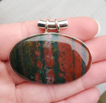 Zilveren hanger met dwarsliggende ovale cabochon Bloedsteen