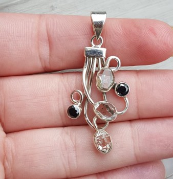 Zilveren hanger gezet met Herkimer Diamant en Onyx