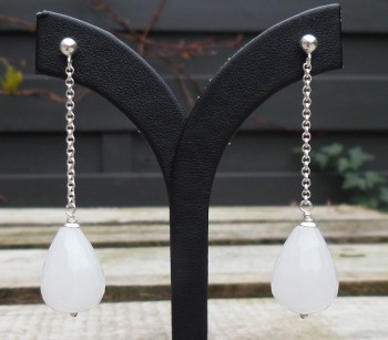 Oorbellen met facet witte Jade briolet