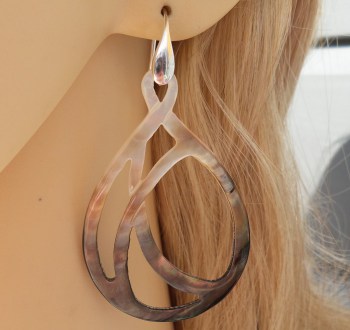 Zilveren oorbellen met uit parelmoer gesneden ovaal