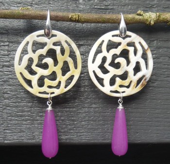 Zilveren oorbellen met uitgesneden Buffelhoorn en paarse Jade