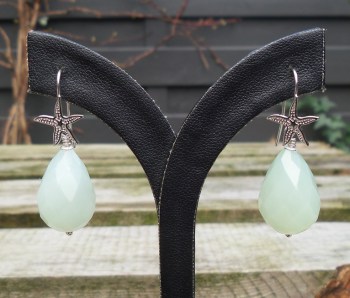 Zilveren oorbellen gezet met licht groene Jade briolet