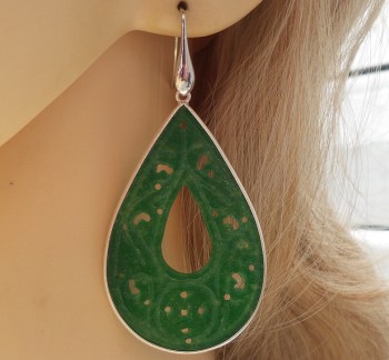 Zilveren oorbellen uitgesneden groene Jade druppel in omlijsting