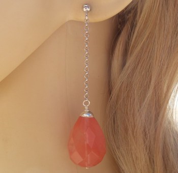 Zilveren oorbellen met grote Cherry quartz briolet