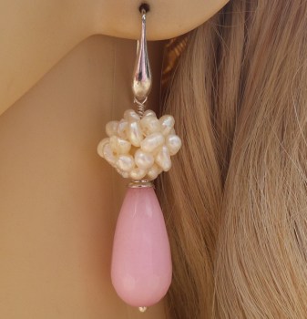 Zilveren oorbellen met roze Jade briolet en bol van Pareltjes