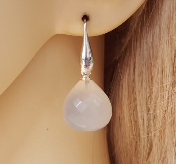 Zilveren oorbellen met witte Chalcedoon Onion
