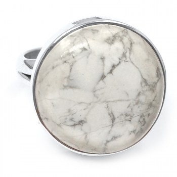 Zilveren ring gezet met ronde witte Howliet maat 18 mm