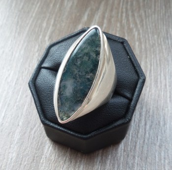Zilveren ring gezet met ovale Mosagaat maat 18 mm