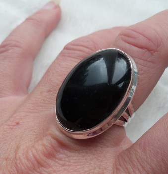 Zilveren ring gezet met cabochon zwarte Onyx maat 17.7 mm