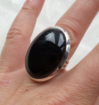 Zilveren ring gezet met cabochon zwarte Onyx maat 17 mm