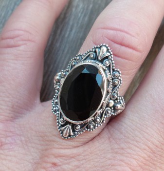 Zilveren ring gezet met facet zwarte Onyx bewerkte setting 17.5