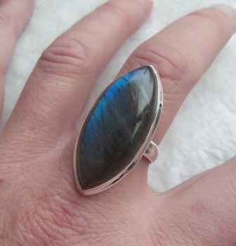Zilveren ring gezet met marquise Labradoriet 19 mm